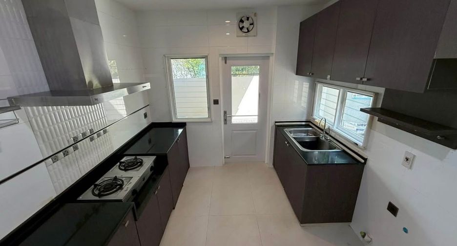 For rent and for sale 4 bedrooms house in Bang Phli, Samut Prakan