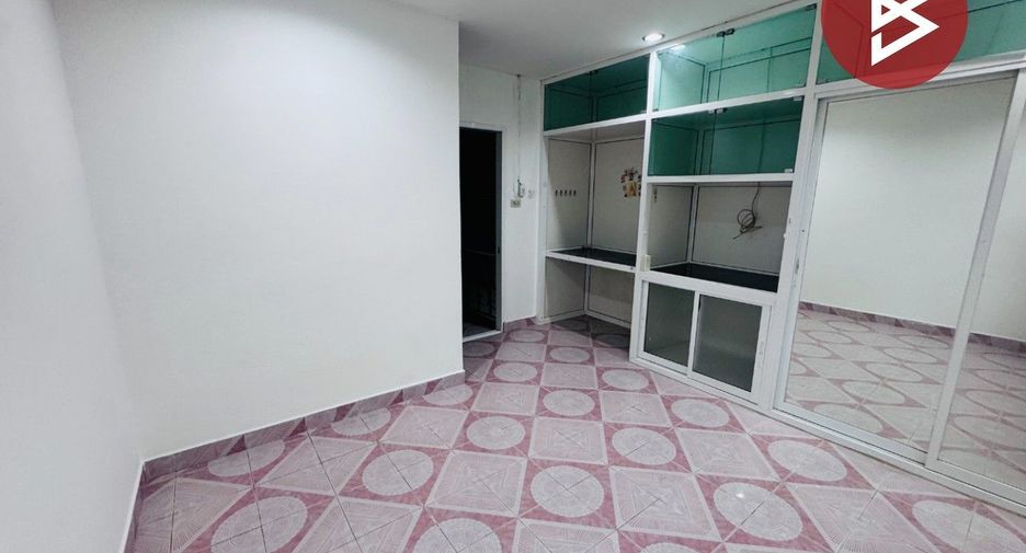À vendre 3 chambres maison de ville à Bang Khen, Bangkok
