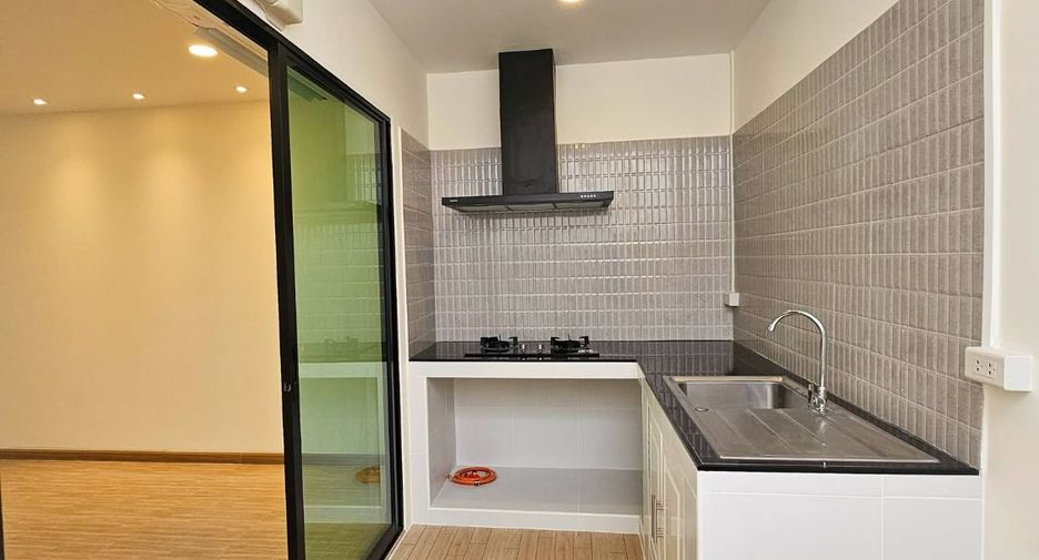 Reihenhaus zum Kauf mit 3 Zimmer in Bang Phli, Samut Prakan