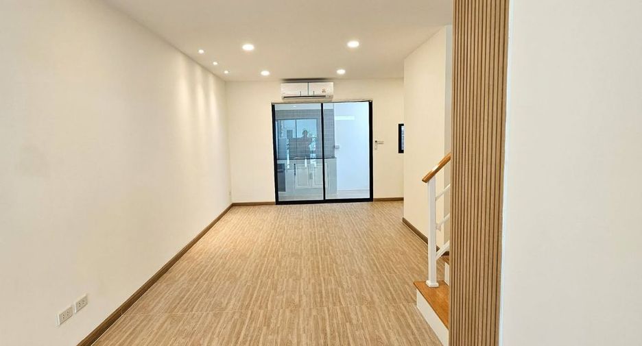Reihenhaus zum Kauf mit 3 Zimmer in Bang Phli, Samut Prakan