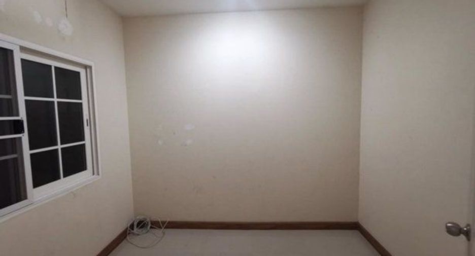 For sale 4 bedrooms townhouse in Nong Khaem, Bangkok