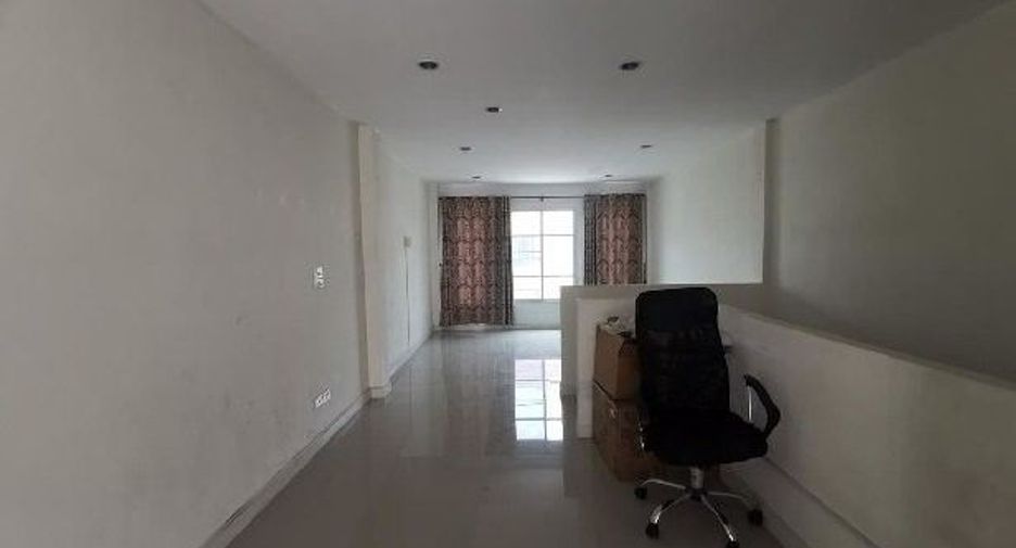 À vendre 3 chambres maison de ville à Bang Bon, Bangkok