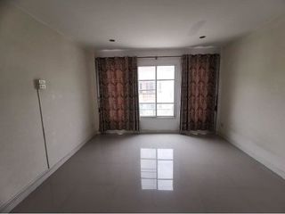 À vendre 3 chambres maison de ville à Bang Bon, Bangkok