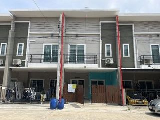 出售 3 卧室 联排别墅 在 Khlong Sam Wa, 曼谷