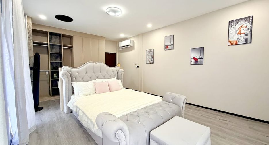 For sale 5 bedrooms villa in Bang Lamung, Chonburi