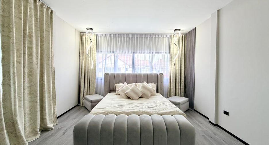 For sale 5 bedrooms villa in Bang Lamung, Chonburi