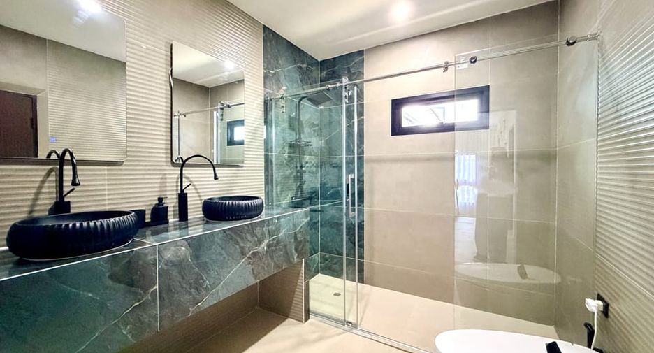 For sale 5 bedrooms villa in Bang Lamung, Chonburi