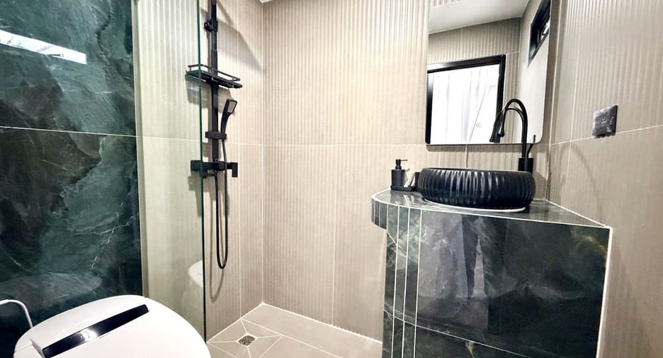 For sale 5 bedrooms villa in Bang Lamung, Chonburi