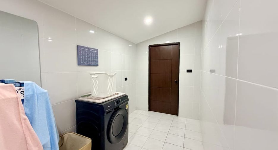 For sale 5 bedrooms villa in Bang Lamung, Chonburi