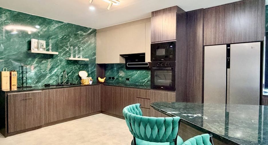 For sale 5 bedrooms villa in Bang Lamung, Chonburi