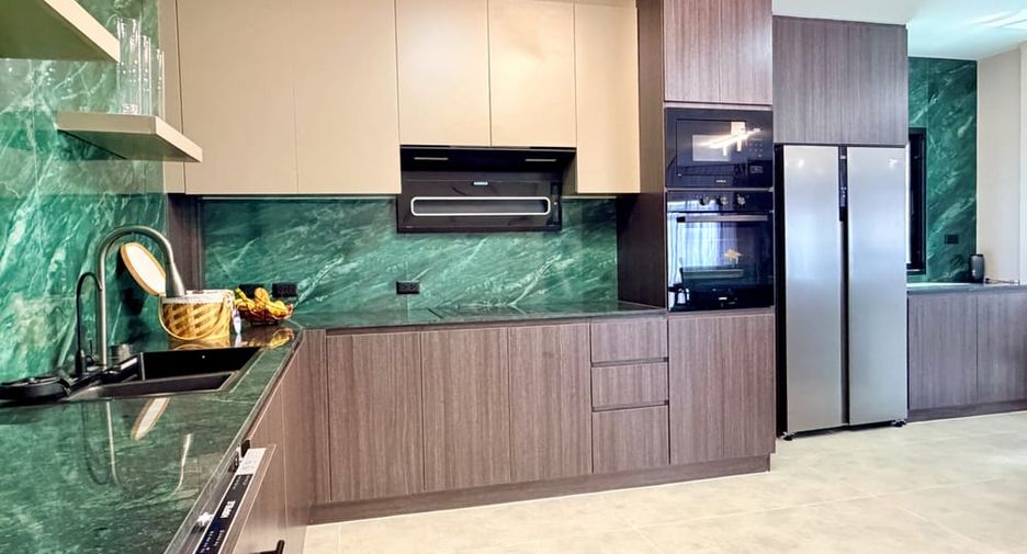 For sale 5 bedrooms villa in Bang Lamung, Chonburi