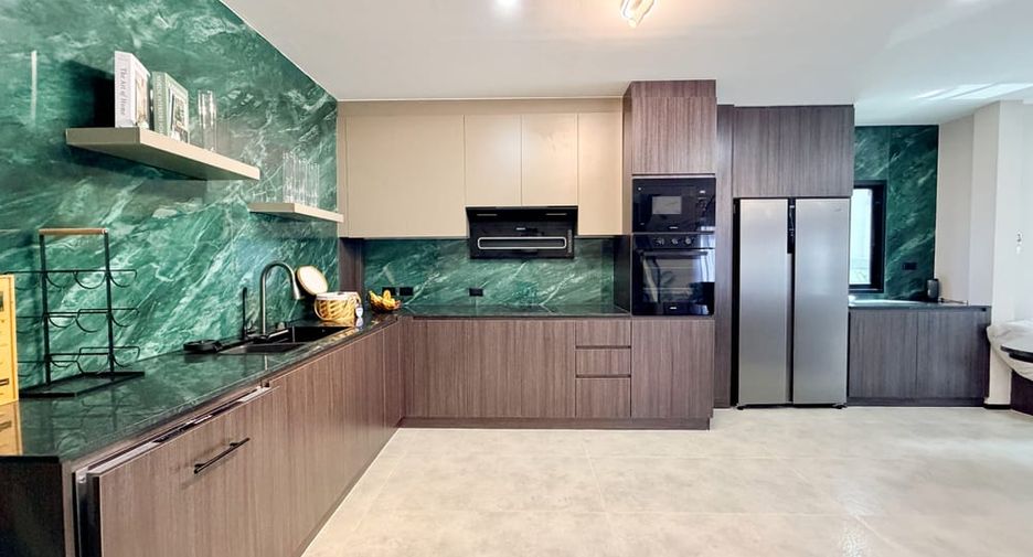 For sale 5 bedrooms villa in Bang Lamung, Chonburi