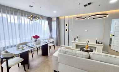 À vendre 2 chambres condo à Huai Khwang, Bangkok