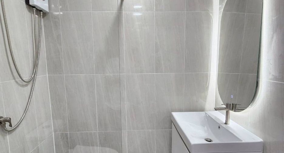 For sale 2 bedrooms condo in Huai Khwang, Bangkok