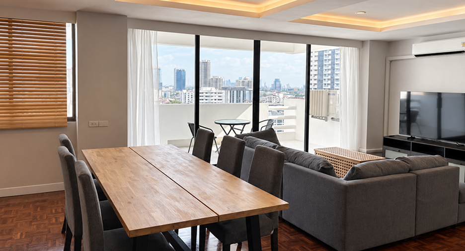 Condo en alquiler de 3 habitaciones en Khlong Toei, Bangkok