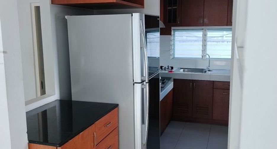 Casa en alquiler de 3 habitaciones en Sam Phran, Nakhon Pathom