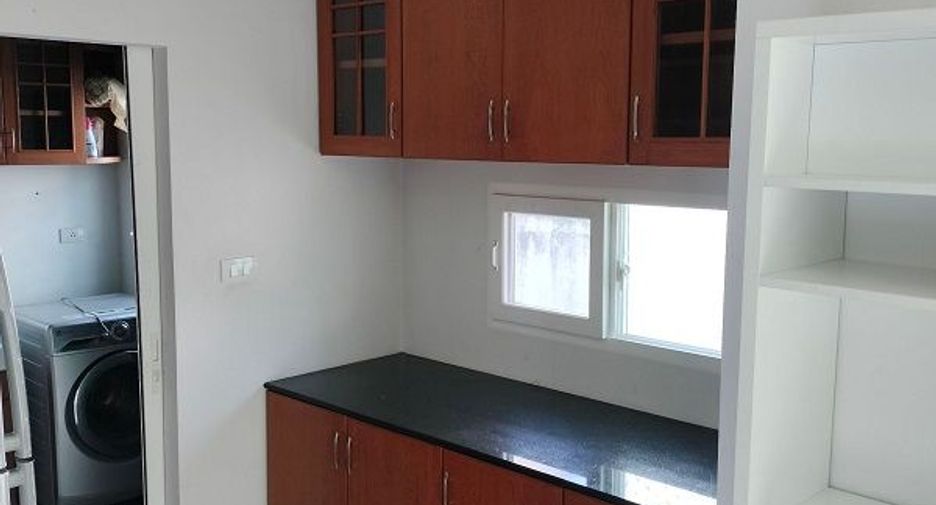 Casa en alquiler de 3 habitaciones en Sam Phran, Nakhon Pathom