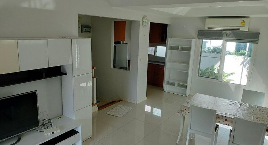 Casa en alquiler de 3 habitaciones en Sam Phran, Nakhon Pathom