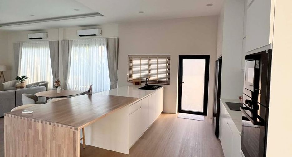 For sale 3 bedrooms villa in Bang Lamung, Chonburi
