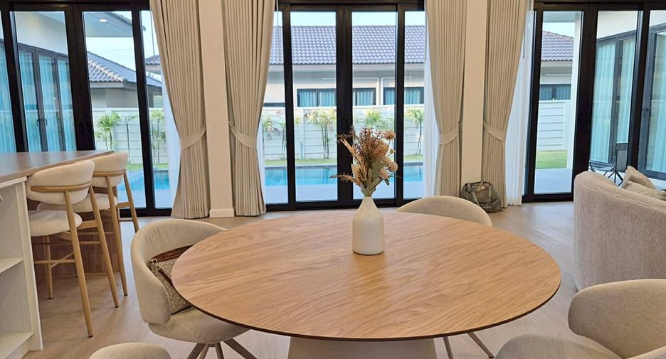 For sale 3 bedrooms villa in Bang Lamung, Chonburi