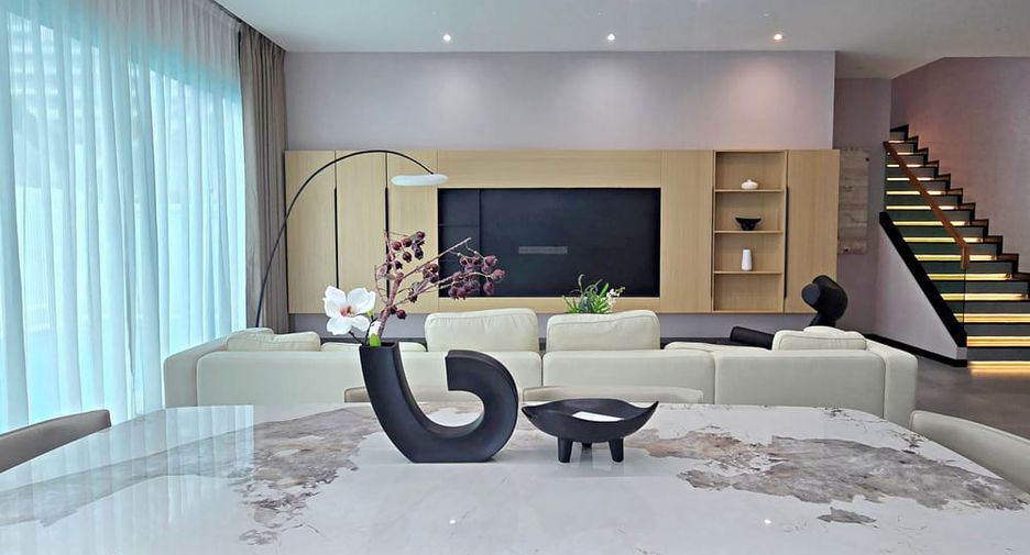 For sale 5 bedrooms villa in Jomtien, Pattaya