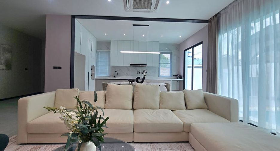 For sale 5 bedrooms villa in Jomtien, Pattaya