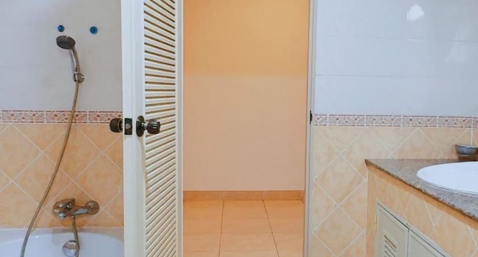 Haus zum Kauf mit 4 Zimmer in Bang Lamung, Chonburi