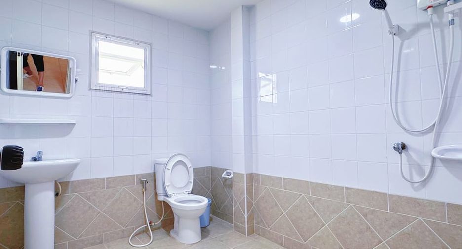 Haus zum Kauf mit 4 Zimmer in Bang Lamung, Chonburi