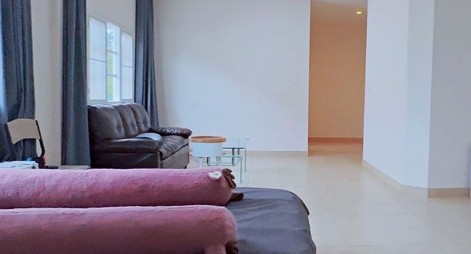 Haus zum Kauf mit 4 Zimmer in Bang Lamung, Chonburi