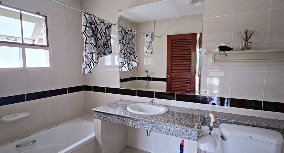 À louer 3 chambres maison à Bang Lamung, Chonburi
