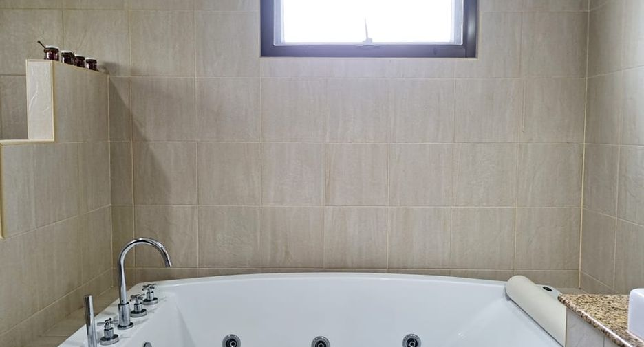 À vendre 4 chambres villa à Bang Lamung, Chonburi