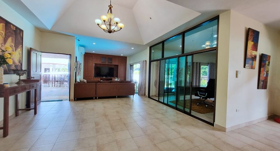 À vendre 4 chambres villa à Bang Lamung, Chonburi