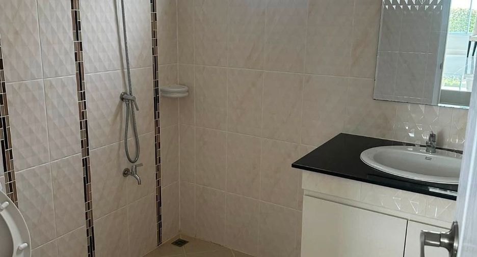 For rent and for sale 4 bedrooms house in San Kamphaeng, Chiang Mai
