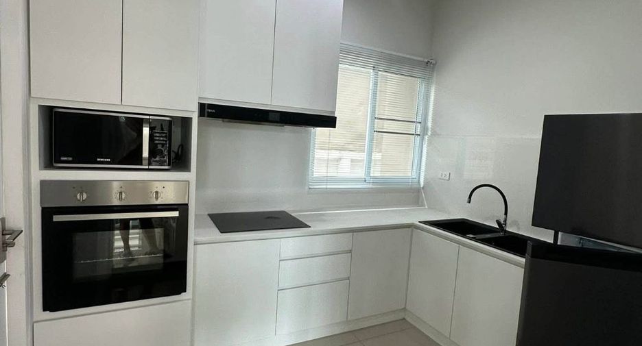 For rent and for sale 4 bedrooms house in San Kamphaeng, Chiang Mai