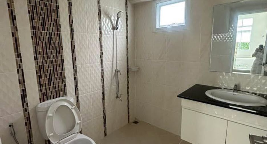 For rent and for sale 4 bedrooms house in San Kamphaeng, Chiang Mai