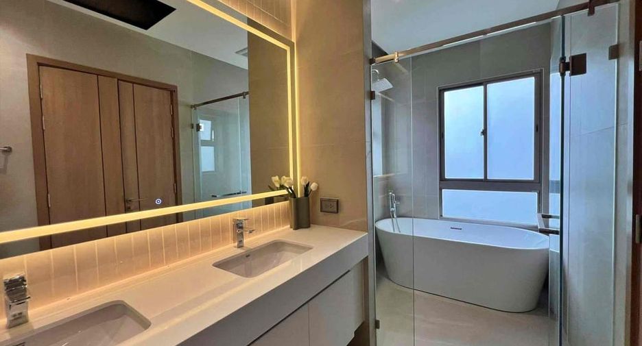 For sale 4 bedrooms house in Bang Lamung, Chonburi