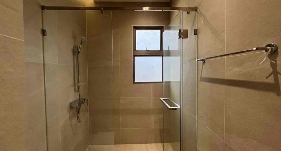 For sale 4 bedrooms house in Bang Lamung, Chonburi