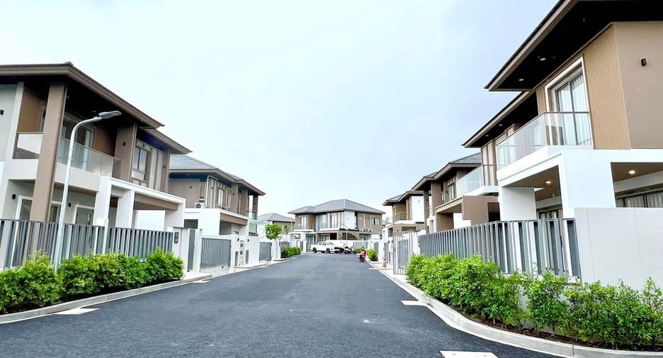 For sale 4 bedrooms house in Bang Lamung, Chonburi