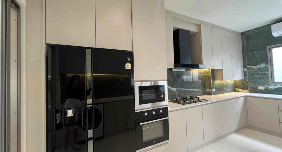For sale 4 bedrooms house in Bang Lamung, Chonburi