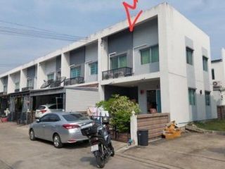 For sale 3 bedrooms townhouse in Bang Khun Thian, Bangkok