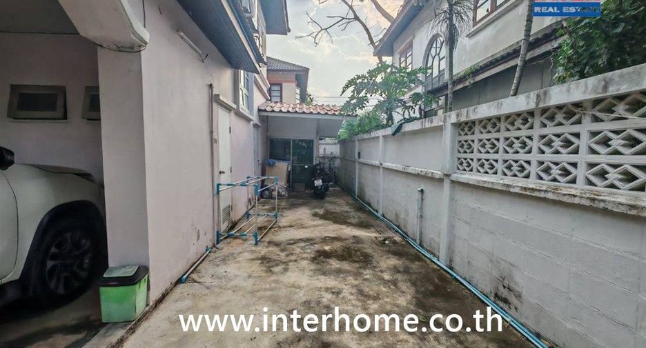 For sale 4 bedrooms house in Khlong Sam Wa, Bangkok