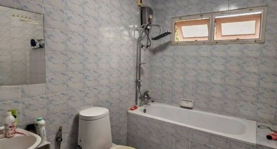 For sale 4 bedrooms house in Khlong Sam Wa, Bangkok