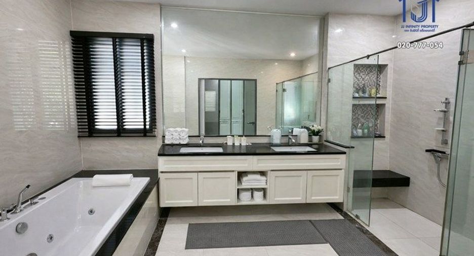 For sale 4 bedrooms house in Prawet, Bangkok