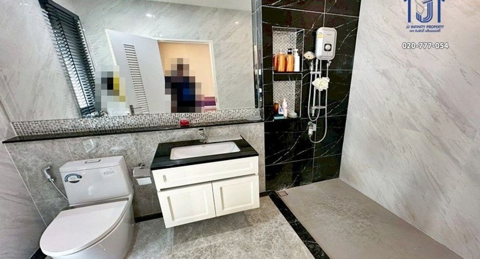 For sale 4 bedrooms house in Prawet, Bangkok