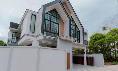 Villa en alquiler y en venta de 4 habitaciones en San Sai, Chiang Mai