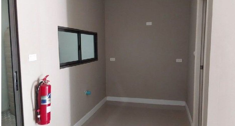 Продажа 3 спальни таунхаус в Лат Крабанг, Бангкок