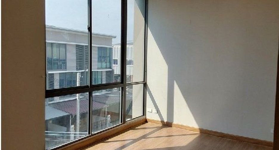 Продажа 3 спальни таунхаус в Лат Крабанг, Бангкок