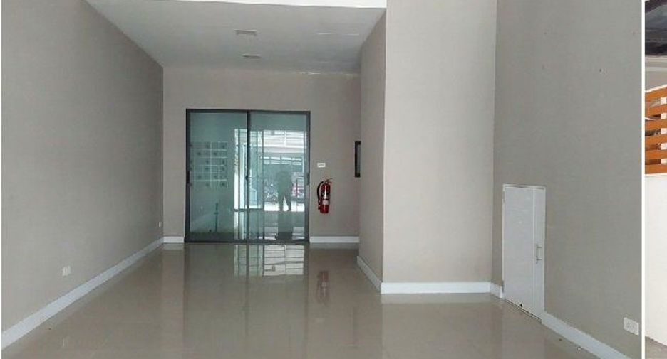 Продажа 3 спальни таунхаус в Лат Крабанг, Бангкок