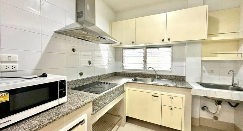 For rent 3 bedrooms house in Mueang Chiang Mai, Chiang Mai