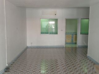 出售 3 卧室 联排别墅 在 Khlong Sam Wa, 曼谷